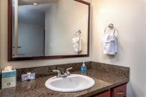 Grandview 645 Waterfront condo on Lake Chelan - Image 3