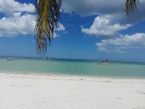 Sparkling Beachfront Pool TV satelital y WIFI - Image 2