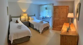 Apartment for 4 Persons in Great Ayton, No Deposit - Image 4