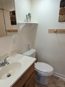 Cozy and Quiet Three Bedroom Two Bathroom Ranch - Image 5