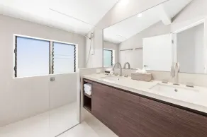 Luxury Riverfront: Private Pool, Water Views - Image 3