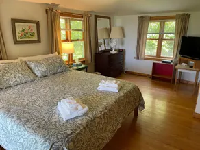 Rummeligt Waterfront House med privat strand, spektakulær sø og havudsigt - Image 5