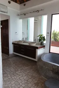 CASA SUSPIRO: Luxury, BeachFRONT Villa on White-Sand Beach with Staff - Image 2