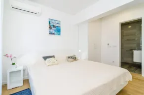 Spacieux appartement de vacances entièrement équipé avec barbecue et terrasse | Vue sur l'eau - Image 3