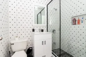 Runaway Bay Gem Suite - Image 3
