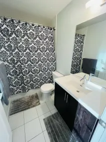 Trendy Toronto Condo close to airport and downtown! - Image 2