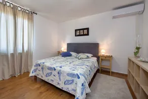 Apartment with private pool and large garden - Image 4