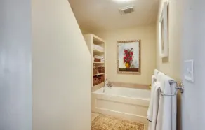 Family Friendly Lakefront Luxury, Private Water trampoline, arcade, BYOB boat - Image 3