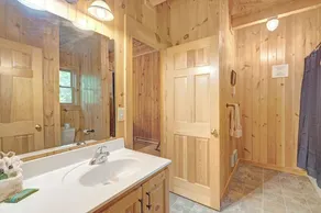 7 Oaks: Mtn Cabin, Hot Tub, Fishing Ponds, Waterfront (Lake View), Pool Table - Image 4