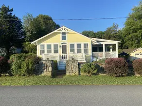 Classic waterfront cottage on Prudence Island, private beach, dock & mooring - Image 5