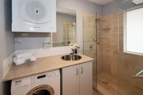 Beachside Retreat, WIFI, Kayaks, AC to all rooms - Image 5