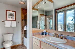 3bdr Condo-master Fireplace, Upgraded Kitchen, Kids Ski Free 3 Bedroom Condo by RedAwning - Image 4