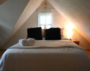 Scottland Yard Farm's Adorable Wee Hobbit House - Image 4