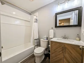 Cozy downtown Manchester 1-bedroom apartment - Image 3