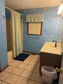 Great Location!! Large Cove ! - Image 2