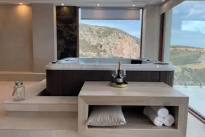 Villa with private swimming pool - Image 4