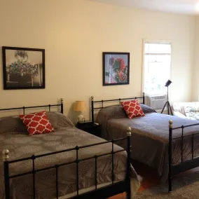 Historic Downtown Bristol Apartment - Image 2