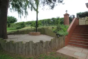 Lodge surrounded by idyllic countryside - Image 4