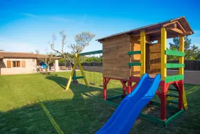 Villa spaziosa e privata con piscina, silenziosa e adatta ai bambini - Image 2
