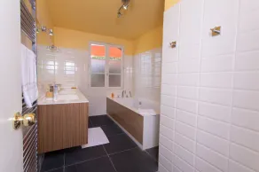 High-end contemporary house, exceptional view, air con, heated pool and jacuzzi - Image 3
