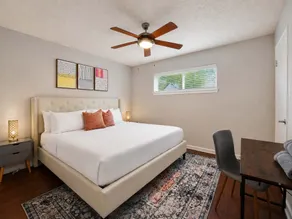 Cozy Chic 2BR King Suite w Gym&Pool close to DT - Image 4