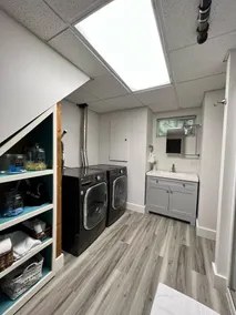 Spacious basement apt. Off-street parking, washer & dryer, kitchenette, sleeps 4 - Image 2