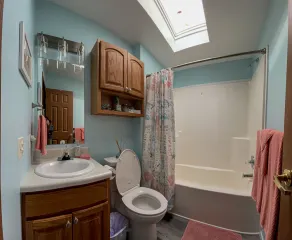 Vacation Delight-Two blocks from boat launch, park, beach and popular Newman St. - Image 4