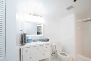Gorgeous 2BR @ the Heart of Brickell, Free Parking - Image 2