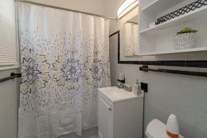 2 BR Charming Duplex w/ Large Yard + Full Kitchen - Image 4