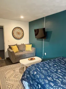 Adorable studio unit with full kitchen - Image 3