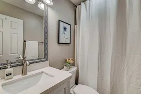 Elegant home in the heart of Westfield Perfect for family gatherings - Image 5