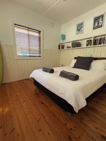 Shelly Beach House si trova di fronte Shelly Beach, a piedi da surf, golf e bowling club - Image 3