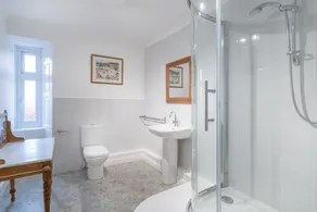 Superior 2 Bedroom Apartment with fabulous Castle and Sea Views - Image 4