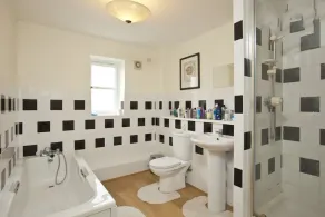Double Room in Burgess Hill Homestay - Image 2