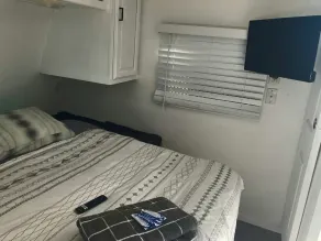 Comfy Stay in Private 2 Bedrooms Camper - Image 4