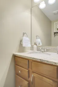 PROMO 10% WEEKLY AND 15% MONTHLY OFF Naperville/Aurora, King Bed, Fenced Yard! - Image 3