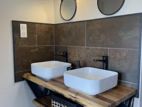 Warm contemporary lodging for 4, with shared pool - Image 3