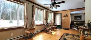 Stylish four seasons retreat in the woods - Image 4