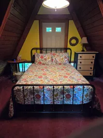 Une chambre en A avec vue sur le magnifique Pine Creek (approvisionné)! - Image 3