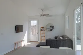 2Bed 1Ba Brand New Guesthouse Private Parking - Image 4