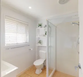 'LA MAISON' STUNNING 4 BEDROOM HOME - Image 4