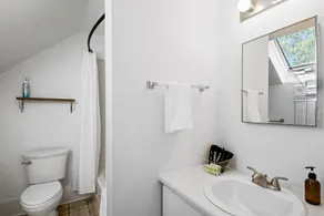 Charming 5-BR, 8 mins to ND, in Museum District - Image 3
