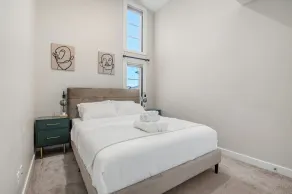 3 Bedroom Sage House with AC, Driveway Parking, King Bed & More - Image 5