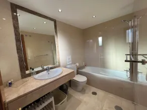 Appartement de luxe en bord de mer avec bain à remous - 3 terrasses ensoleillées, wifi et barbecue à gaz - Image 4