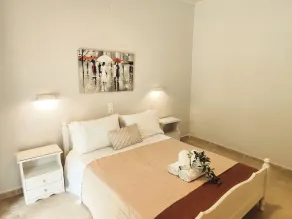Spacious two-bedroom apartment near sandy beach - Image 5
