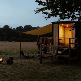 Unique glamping getaway - Image 4