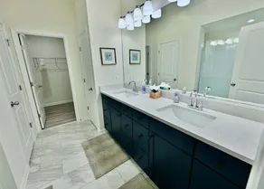 Bayside * 5BR New Luxury Home - Image 2