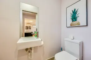 Doncaster Bright Modern Retreat Townhouse U1 - Image 5