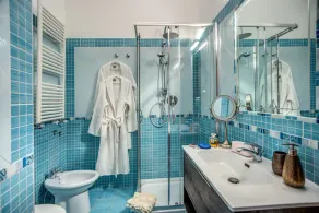 Honeymooners nest in Amalfi coast - Image 2