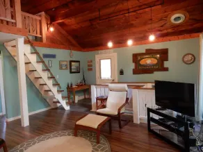 Lake house in Pirate's Cove Pet friendly with large outdoor entertainment area - Image 2